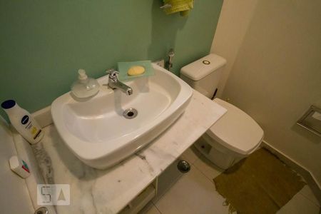 Casa à venda com 338m², 3 quartos e 2 vagasLavabo 