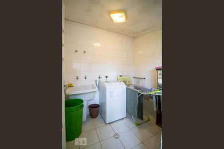 Casa à venda com 338m², 3 quartos e 2 vagasLavanderia 