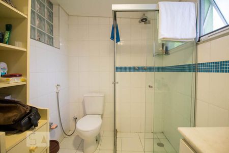 Casa à venda com 338m², 3 quartos e 2 vagasBanheiro da Suíte