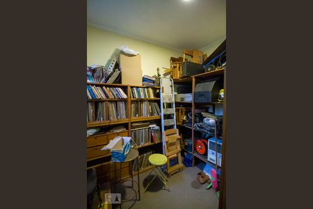 Casa à venda com 338m², 3 quartos e 2 vagasQuarto de serviço 