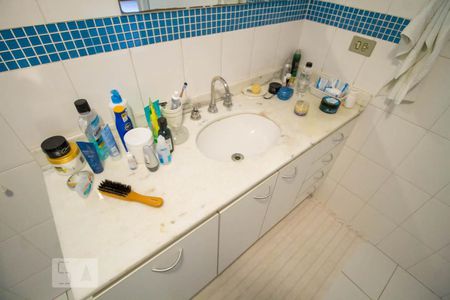 Casa à venda com 338m², 3 quartos e 2 vagasBanheiro da Suíte