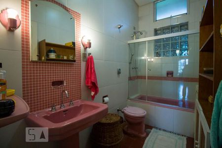 Casa à venda com 338m², 3 quartos e 2 vagasBanheiro 1