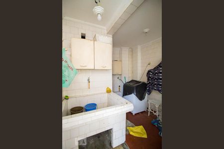 Casa à venda com 300m², 3 quartos e 6 vagas Casa à venda com 300m², 3 quartos e 6 vagasLavanderia