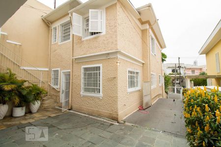 Casa à venda com 300m², 3 quartos e 6 vagas Casa à venda com 300m², 3 quartos e 6 vagasQuintal