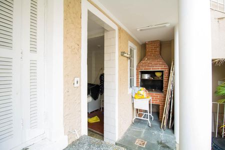 Casa à venda com 300m², 3 quartos e 6 vagas Casa à venda com 300m², 3 quartos e 6 vagasChurrasqueira