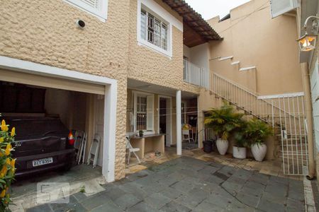 Casa à venda com 300m², 3 quartos e 6 vagas Casa à venda com 300m², 3 quartos e 6 vagasFachada Edícula