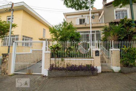 Casa à venda com 300m², 3 quartos e 6 vagas Casa à venda com 300m², 3 quartos e 6 vagasFachada