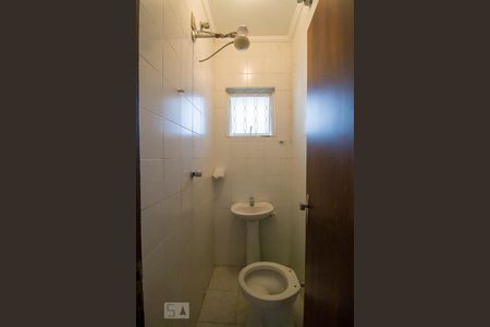 Casa à venda com 300m², 3 quartos e 6 vagas Casa à venda com 300m², 3 quartos e 6 vagasBanheiro de Serviço