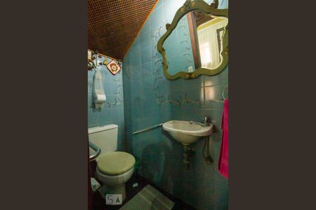 Casa à venda com 300m², 3 quartos e 6 vagas Casa à venda com 300m², 3 quartos e 6 vagasLavabo