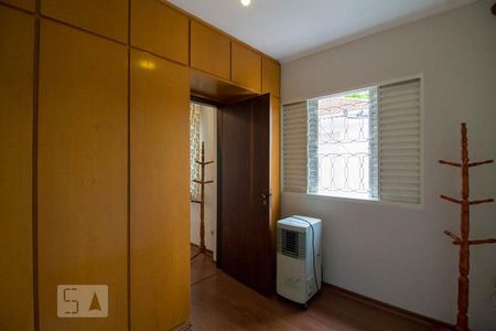 Casa à venda com 300m², 3 quartos e 6 vagas Casa à venda com 300m², 3 quartos e 6 vagasEdícula