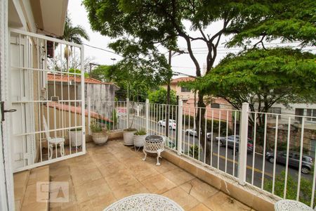 Casa à venda com 300m², 3 quartos e 6 vagas Casa à venda com 300m², 3 quartos e 6 vagasVaranda