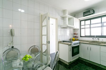 Apartamento à venda com 101m², 3 quartos e 2 vagasCozinha