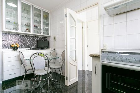 Apartamento à venda com 101m², 3 quartos e 2 vagasCozinha
