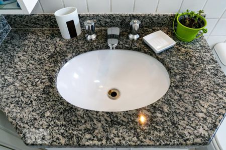 Apartamento à venda com 101m², 3 quartos e 2 vagasBanheiro da suíte