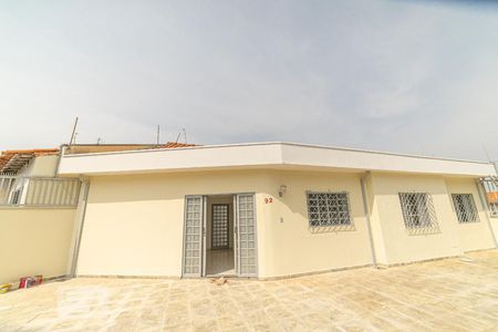 Casa à venda com 230m², 3 quartos e 8 vagasFachada 01