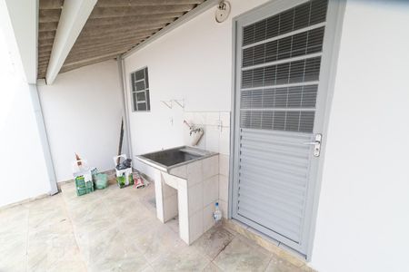 Casa à venda com 230m², 3 quartos e 8 vagasÁrea de serviço e quintal 01