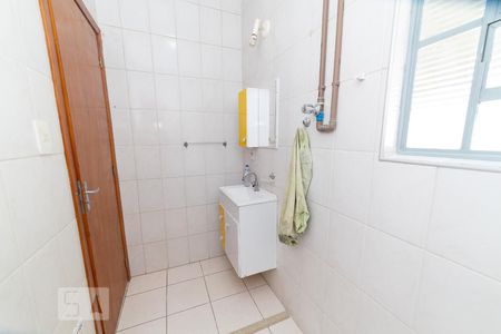 Casa à venda com 230m², 3 quartos e 8 vagasBanheiro 2 03