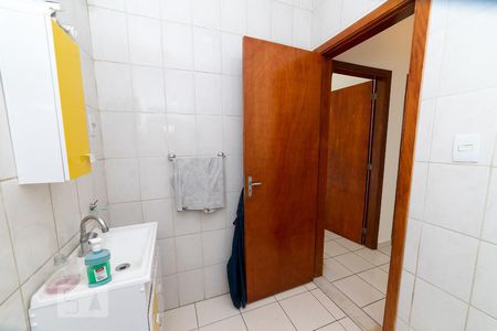 Casa à venda com 230m², 3 quartos e 8 vagasBanheiro 1 02