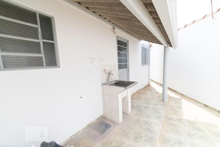 Casa à venda com 230m², 3 quartos e 8 vagasÁrea de serviço e quintal 02