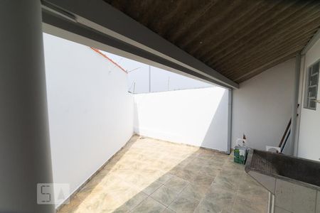 Casa à venda com 230m², 3 quartos e 8 vagasÁrea de serviço e quintal 03