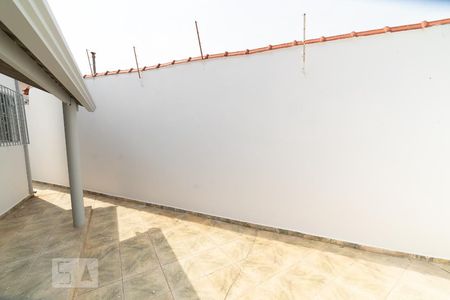 Casa à venda com 230m², 3 quartos e 8 vagasÁrea de serviço e quintal 04