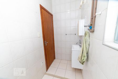 Casa à venda com 230m², 3 quartos e 8 vagasBanheiro 2 04