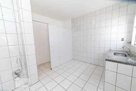 Casa à venda com 230m², 3 quartos e 8 vagasCozinha 02