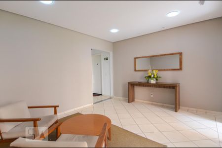 Hall de Entrada de apartamento para alugar com 2 quartos, 58m² em Jardim Flor da Montanha, Guarulhos