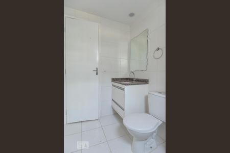 Banheiro de apartamento para alugar com 2 quartos, 58m² em Jardim Flor da Montanha, Guarulhos