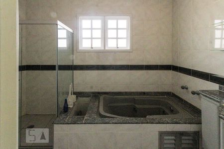 Casa à venda com 177m², 3 quartos e 2 vagasBanheiro