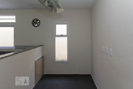Casa à venda com 177m², 3 quartos e 2 vagasCozinha