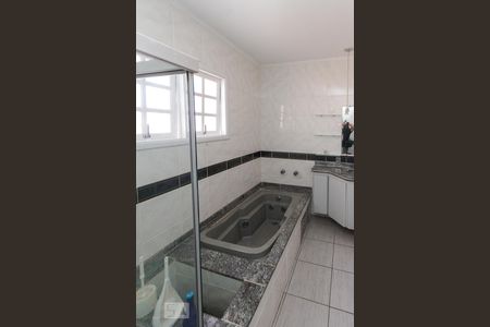 Casa à venda com 177m², 3 quartos e 2 vagasBanheiro
