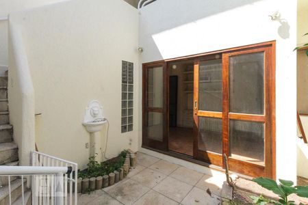 Casa à venda com 177m², 3 quartos e 2 vagasQuintal