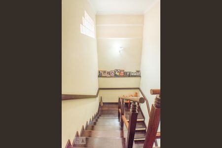 Casa à venda com 280m², 4 quartos e 2 vagasEscada