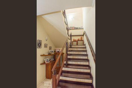 Casa à venda com 280m², 4 quartos e 2 vagasEscada