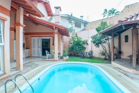 Casa à venda com 280m², 4 quartos e 2 vagasPiscina