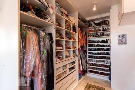 Apartamento à venda com 179m², 2 quartos e 3 vagasCloset