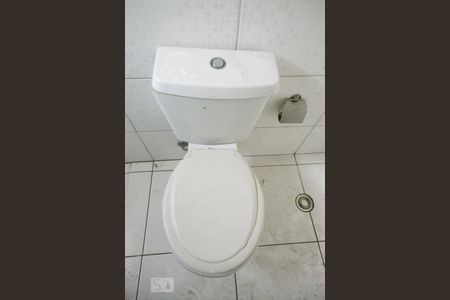 Casa de condomínio para alugar com 29m², 1 quarto e sem vagaDetalhe banheiro