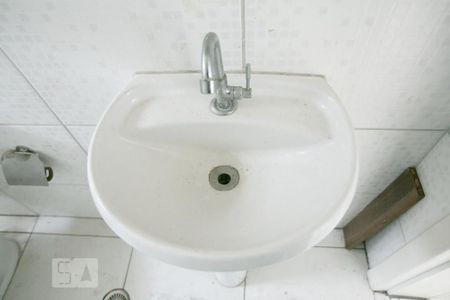 Casa de condomínio para alugar com 29m², 1 quarto e sem vagaDetalhe banheiro