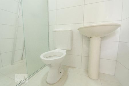 Banheiro de casa de condomínio para alugar com 1 quarto, 48m² em Vila Maria Alta, São Paulo