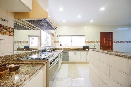 Casa para alugar com 540m², 3 quartos e 4 vagas Casa para alugar com 540m², 3 quartos e 4 vagasCozinha