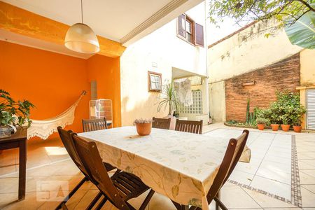 Casa para alugar com 540m², 3 quartos e 4 vagas Casa para alugar com 540m², 3 quartos e 4 vagasQuintal