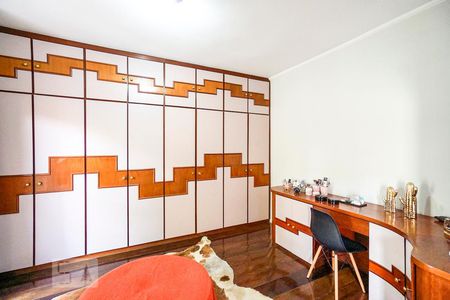 Casa para alugar com 540m², 3 quartos e 4 vagas Casa para alugar com 540m², 3 quartos e 4 vagasCloset suíte 01