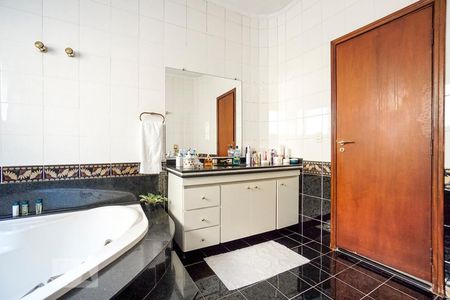 Casa para alugar com 540m², 3 quartos e 4 vagas Casa para alugar com 540m², 3 quartos e 4 vagasBanheiro da suíte 01