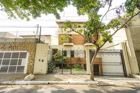 Casa para alugar com 540m², 3 quartos e 4 vagas Casa para alugar com 540m², 3 quartos e 4 vagasFachada