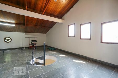 Casa para alugar com 540m², 3 quartos e 4 vagas Casa para alugar com 540m², 3 quartos e 4 vagasSótão