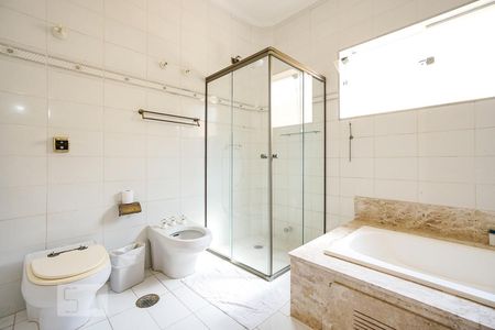 Casa para alugar com 540m², 3 quartos e 4 vagas Casa para alugar com 540m², 3 quartos e 4 vagasBanheiro social