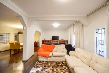 Sala de estar de casa para alugar com 3 quartos, 540m² em Jardim Textil, São Paulo
