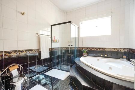 Casa para alugar com 540m², 3 quartos e 4 vagas Casa para alugar com 540m², 3 quartos e 4 vagasBanheiro da suíte 01