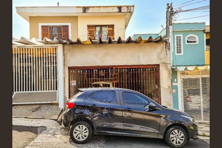 Casa à venda com 127m², 3 quartos e 2 vagas Casa à venda com 127m², 3 quartos e 2 vagasFachada